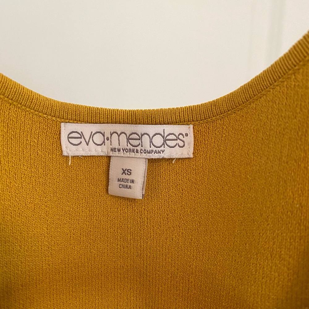 Brand new yellow dress. - Picture 3 of 4